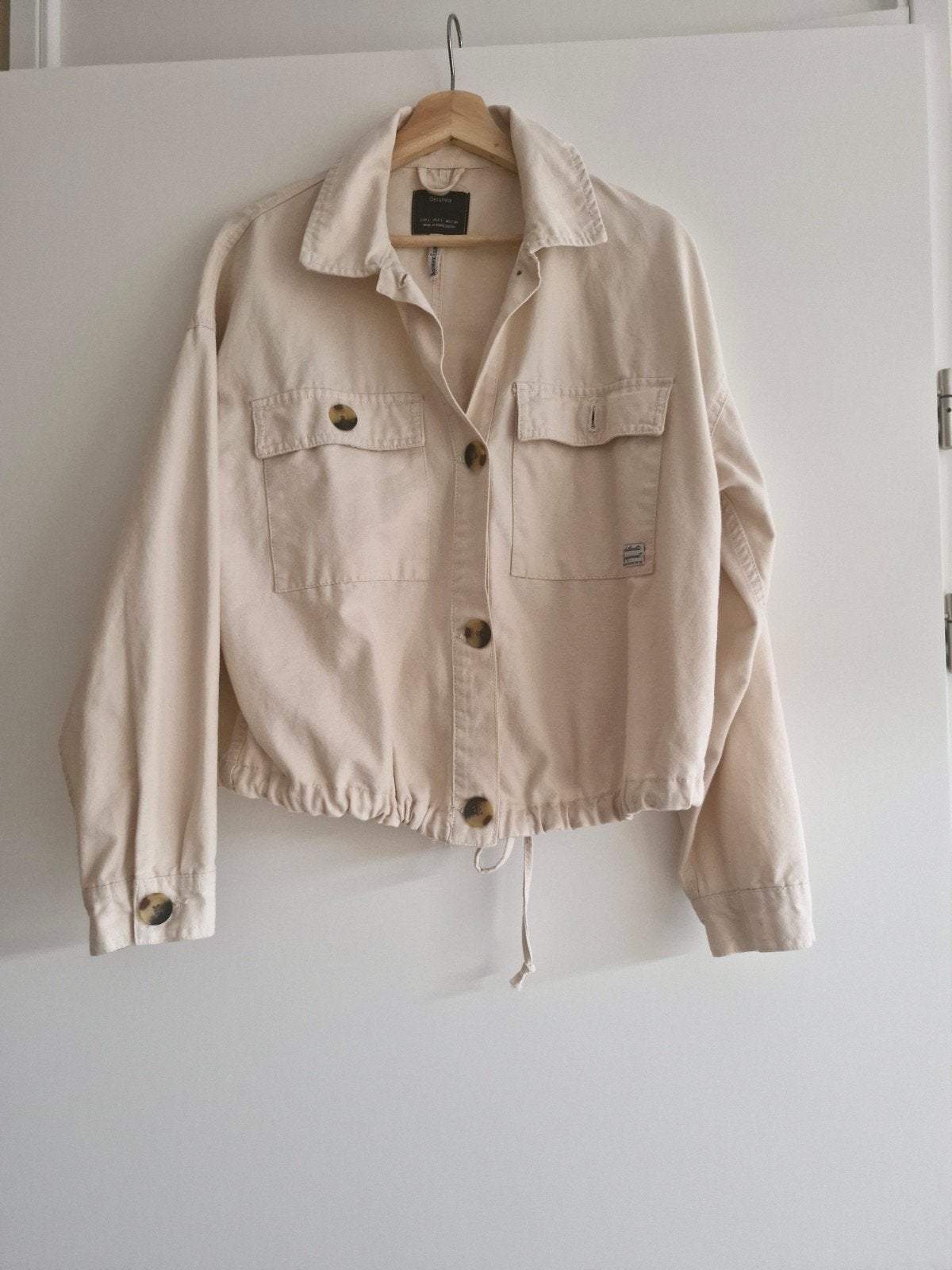 Jasje bomberjack, Kleding | Dames, Jassen | Zomer, Beige, Maat 42/44 (L), Zo goed als nieuw, Bershka