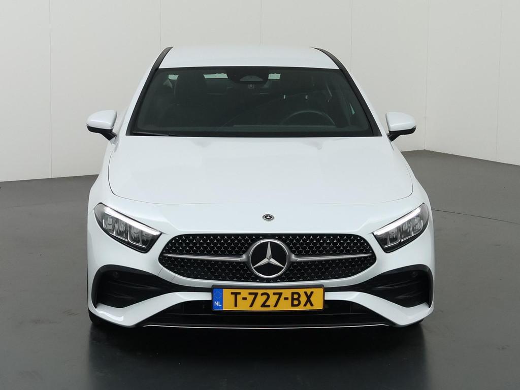Mercedes-Benz A-klasse 180 AMG Line | Widescreen | Keyless |, 136 pk, Gebruikt, Leder en Stof, Wit