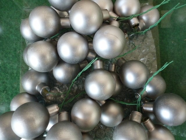36 grijze matte glas kerstballen 30 mm op stok 12 cm, Diversen, Ophalen of Verzenden, Nieuw
