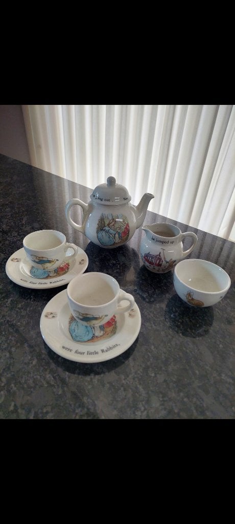 Wedgwood kinderserviesje Peter Rabbit, Verzamelen, Ophalen, Zo goed als nieuw, Porselein, Overige typen