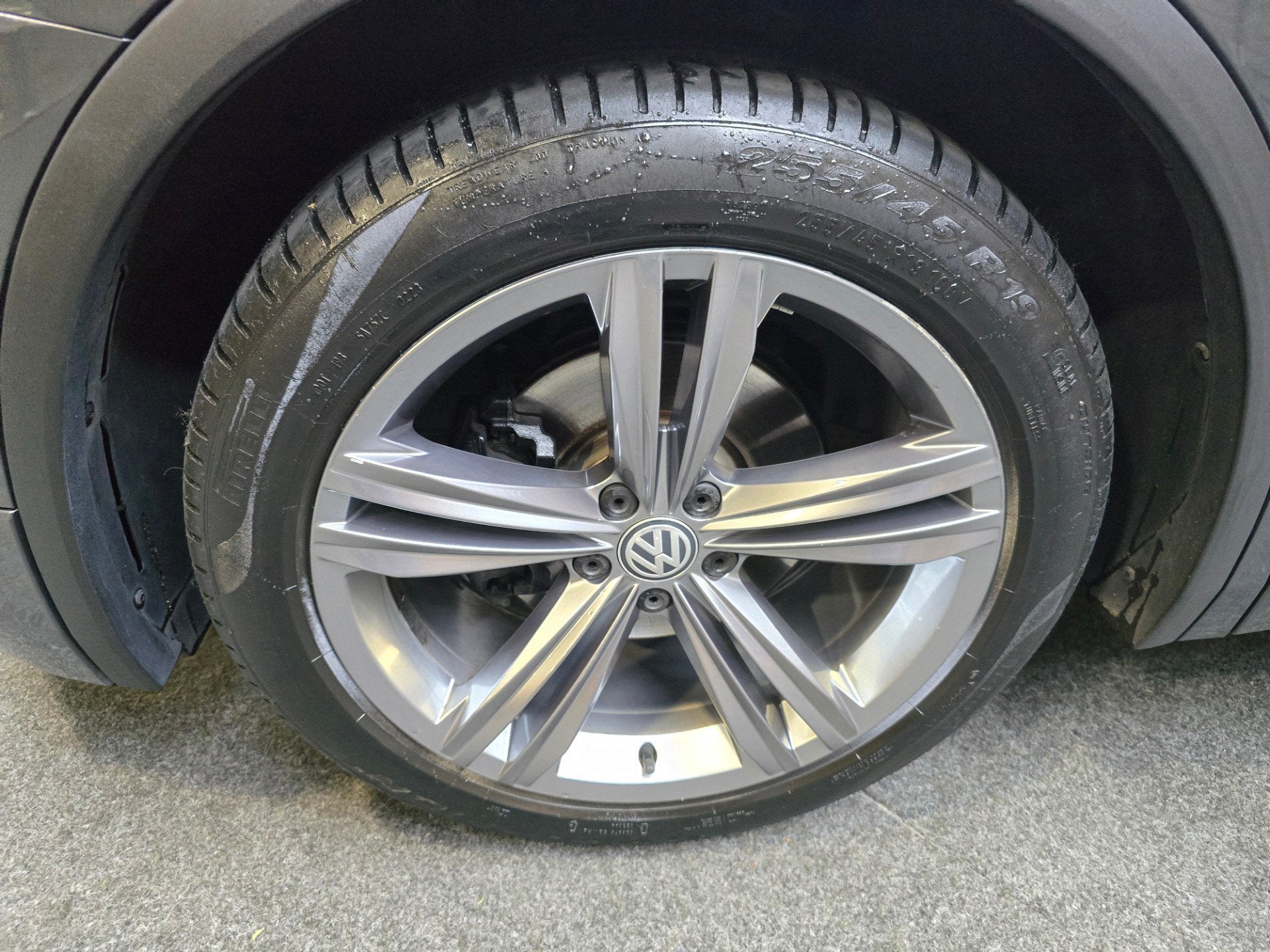 Volkswagen Tiguan 1.4 TSI Comfortline Business R PANO Draadl, Voorwielaandrijving, Gebruikt, 4 cilinders, Origineel Nederlands