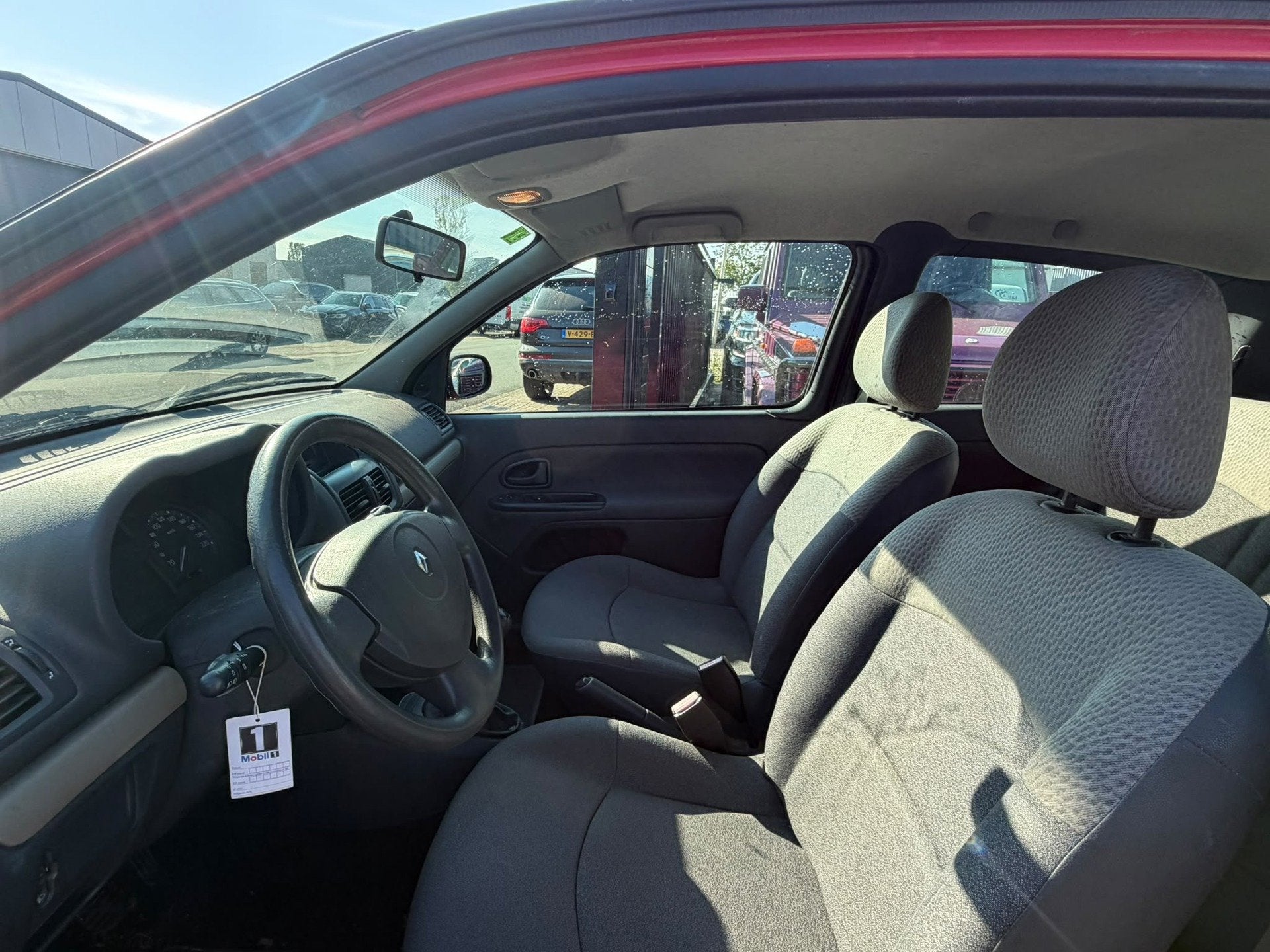 Renault Clio 1.2 Authentique 2004 Stuurbekrachtiging APK 05-, Auto's, Voorwielaandrijving, Gebruikt, 31 €/maand, 4 cilinders