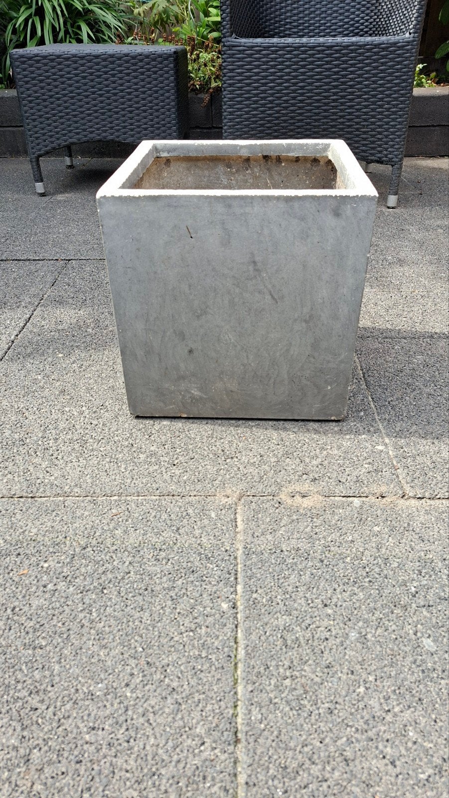 grijze plantenbak in prima staat, Ophalen, Vierkant, Overige materialen, Balkon