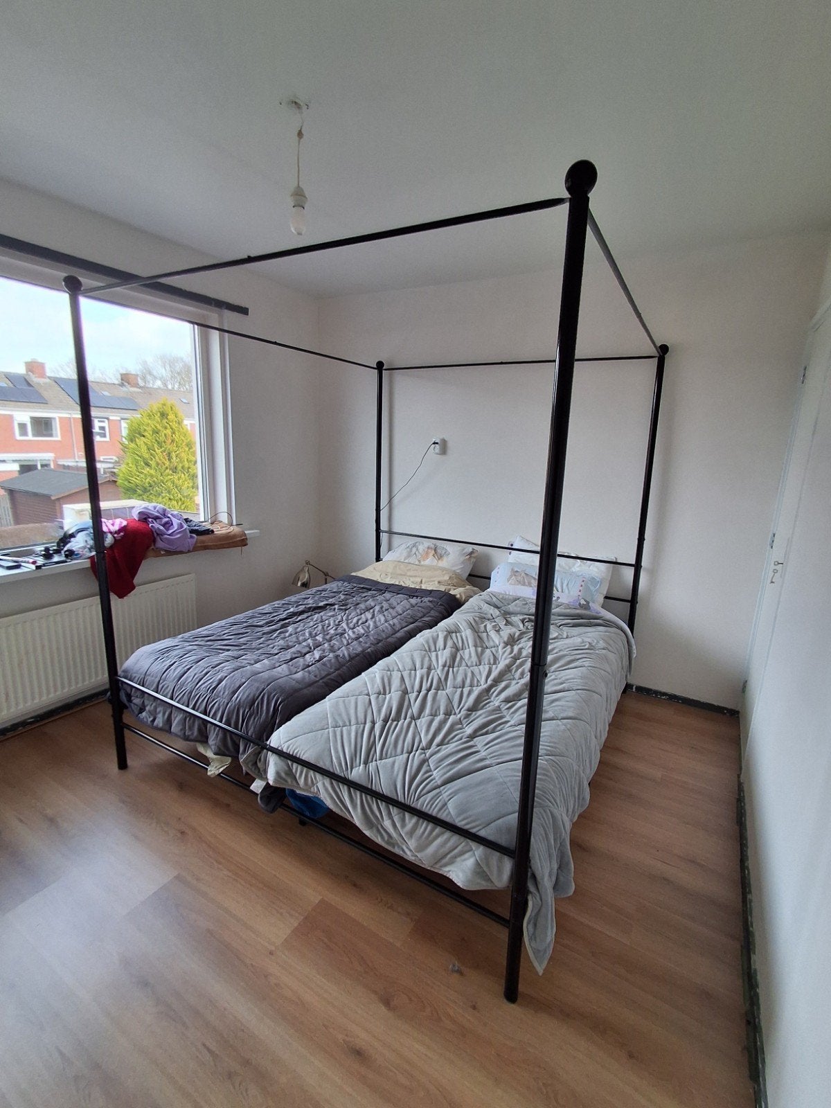 Zwart stalen bed Vidaxl 180x200 - makkelijk te demonteren, Huis en Inrichting, Slaapkamer | Bedden, Ophalen, Gebruikt, Zwart, Tweepersoons