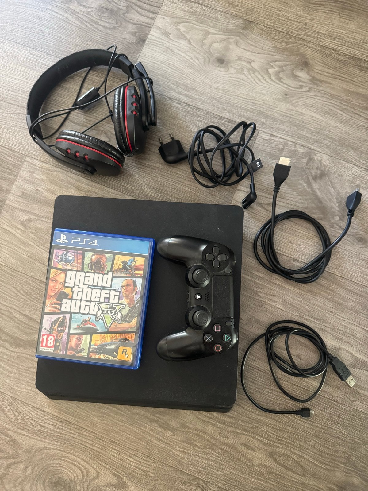 PS4 Slim met GTA V en headset, Spelcomputers en Games, Ophalen of Verzenden, Met 1 controller, Slim, Gebruikt