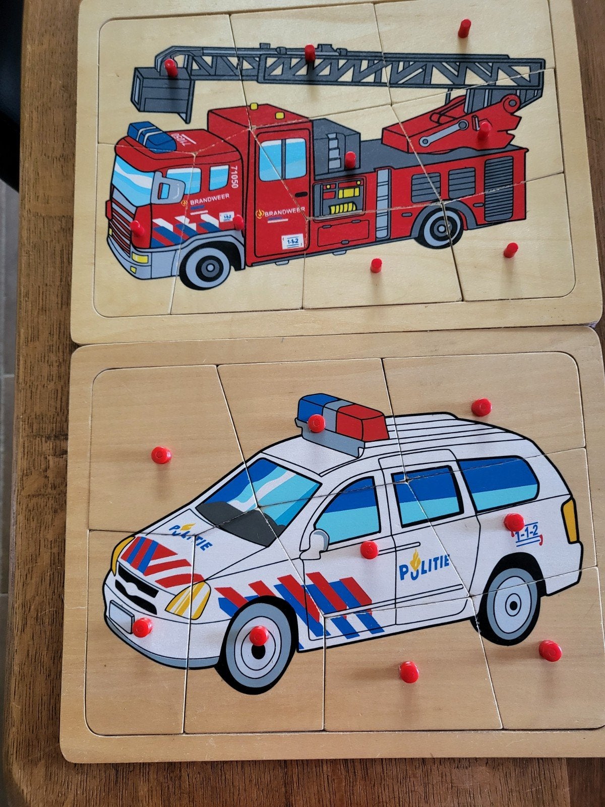2 houten puzzels: Brandweer en Politie, 2 tot 4 jaar, Gebruikt, Ophalen of Verzenden, Van hout