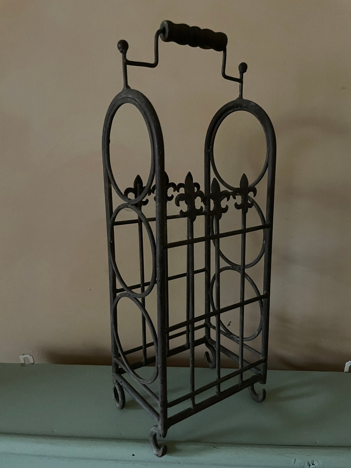 Antiek metalen wijnrek met handvat, 50 – 75, Gebruikt, 5 tot 15 flessen, Ophalen of Verzenden