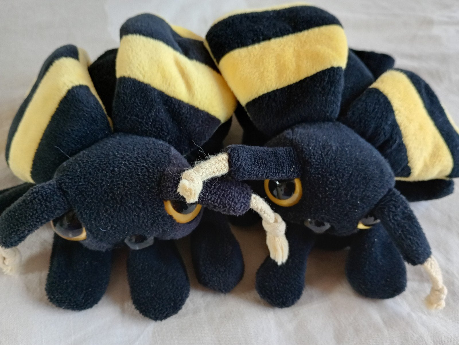 3x Beleduc handpoppen bijen + rups, Ophalen of Verzenden, Gebruikt