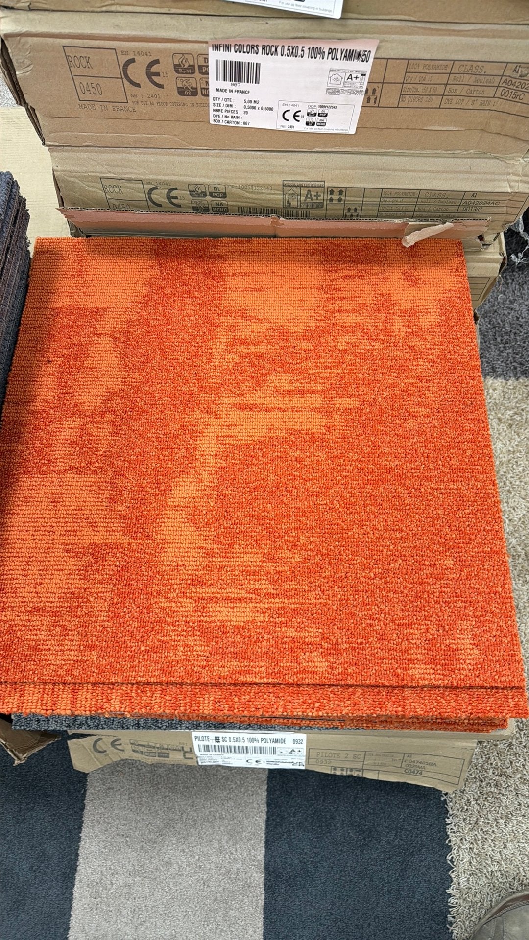 40.00 mtr/2 TAPIJTTEGEL  MARMER DESIGN  PROJECT, Ophalen, Nieuw, Oranje, 25 tot 50 m²