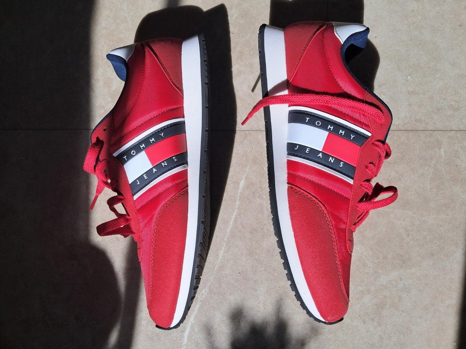 Tommy Hilfiger sneakers rood maat 46 - Zo goed als nieuw, Kleding | Heren, Schoenen, Overige kleuren, Tommy Hilfiger, Ophalen of Verzenden
