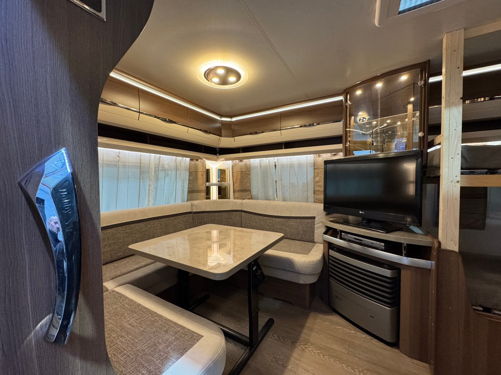 Aanbieding! Hobby 650 UMFE 2019 nieuwe Dorema tent, Mover, Hobby, Bedrijf, Treinzit, Ringverwarming