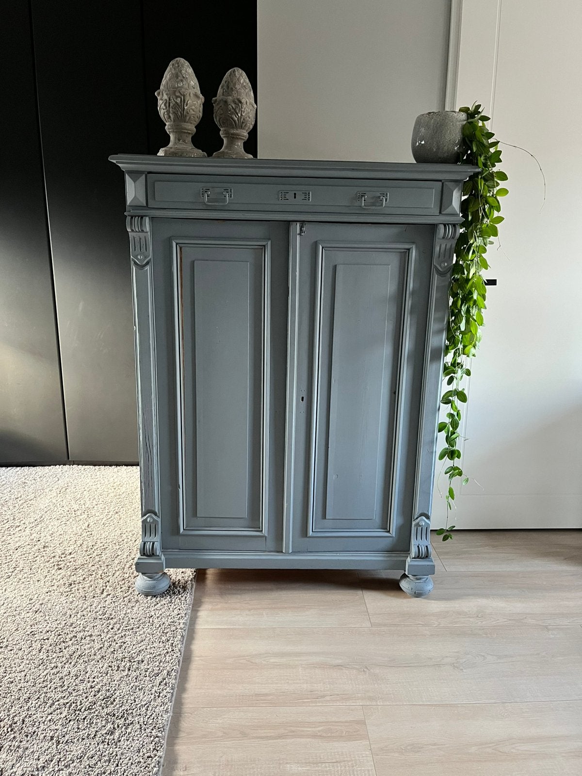 Brocante kast, Ophalen
