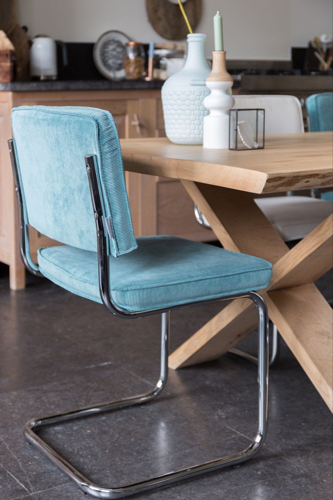 6x Zuiver Ridge Rib eetkamerstoel Blue - Zo goed als nieuw, Huis en Inrichting, Ophalen, Modern, Retro, Blauw, Zo goed als nieuw