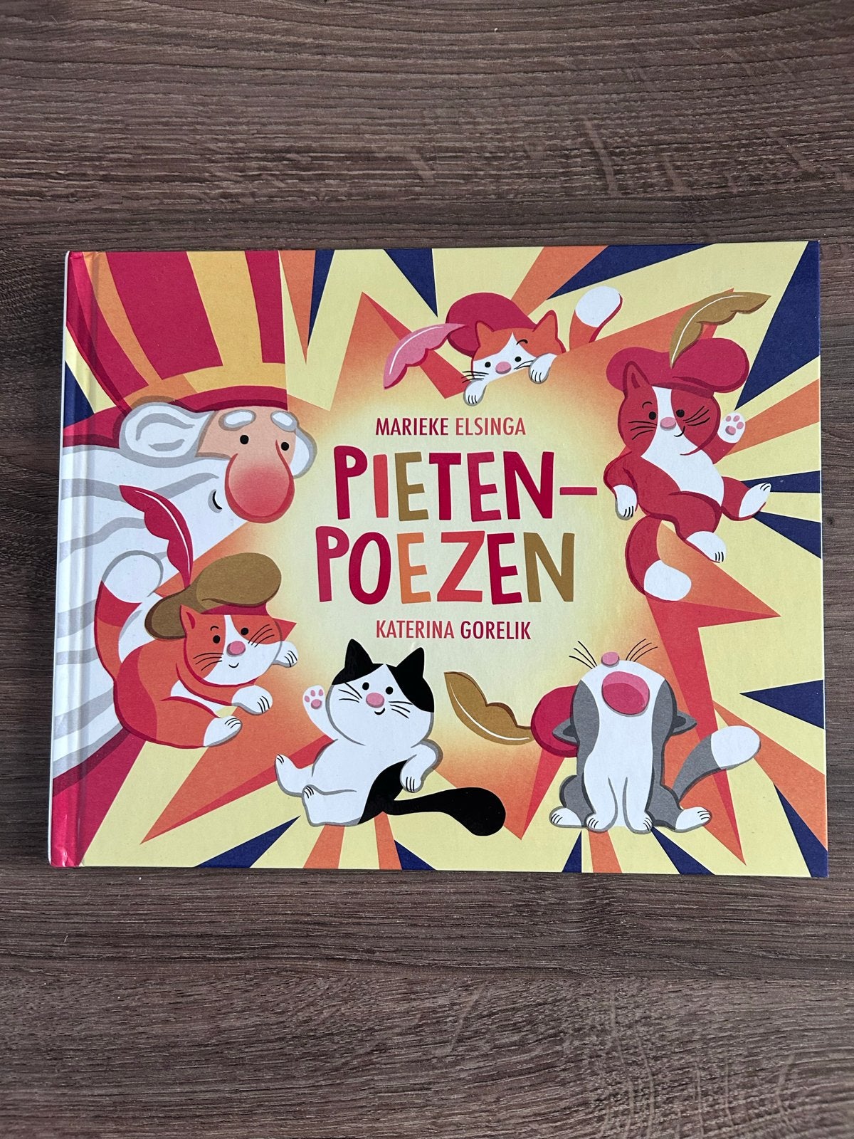 Pietenpoezen - Marieke Elsinga & Katerina Gorelik, Boeken, Fictie algemeen, Jongen of Meisje, Ophalen of Verzenden, Zo goed als nieuw