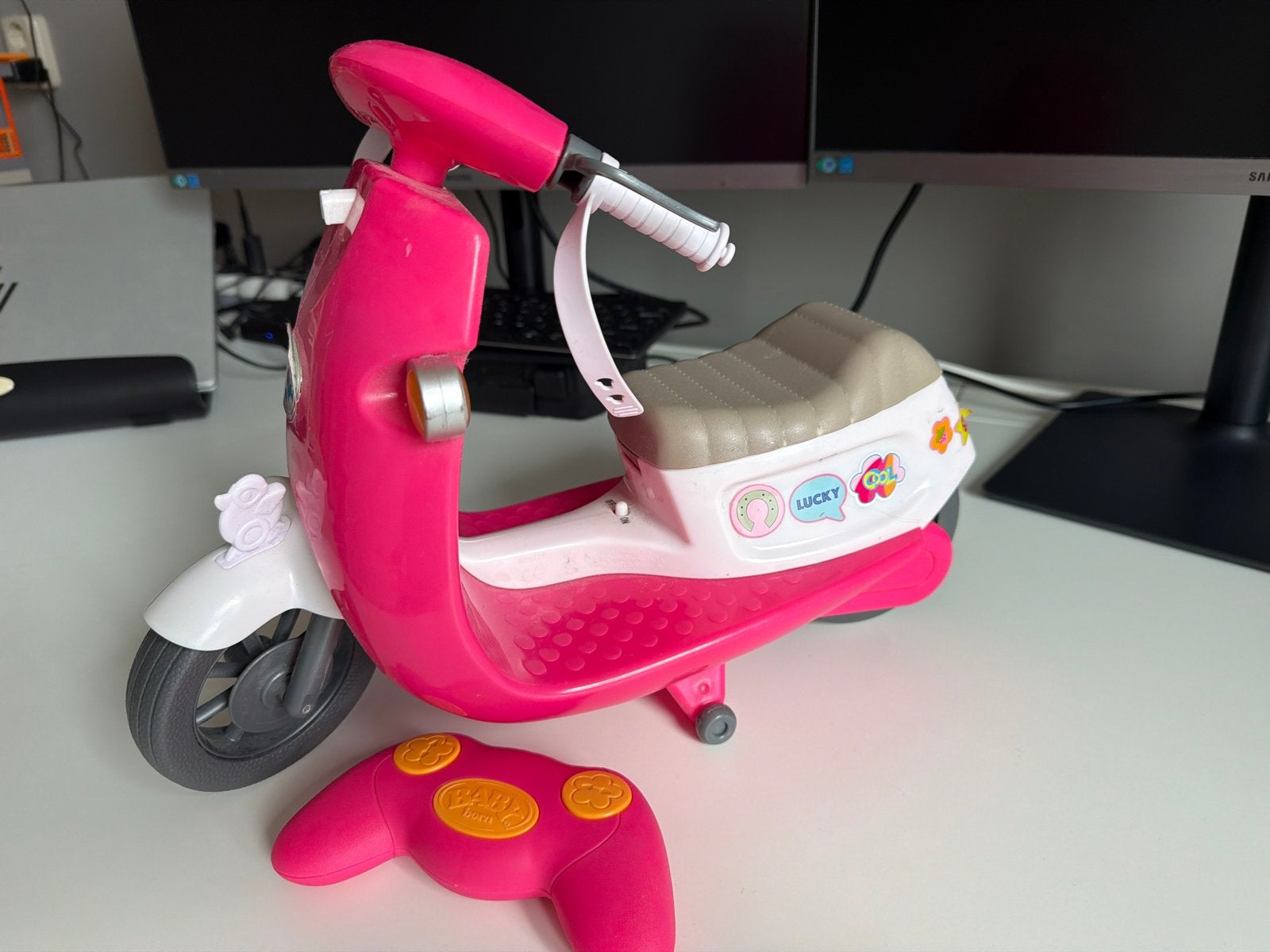Baby born scooter met afstandsbediening, Ophalen of Verzenden, Zo goed als nieuw, Meisje