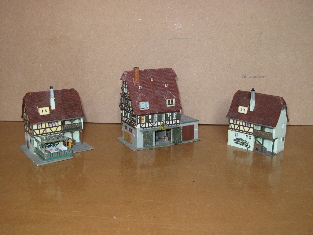 Smederij, restaurant en woonhuis, Hobby en Vrije tijd, Modeltreinen | H0, Overige merken, Gebruikt, Gelijkstroom, Brug, Tunnel of Gebouw