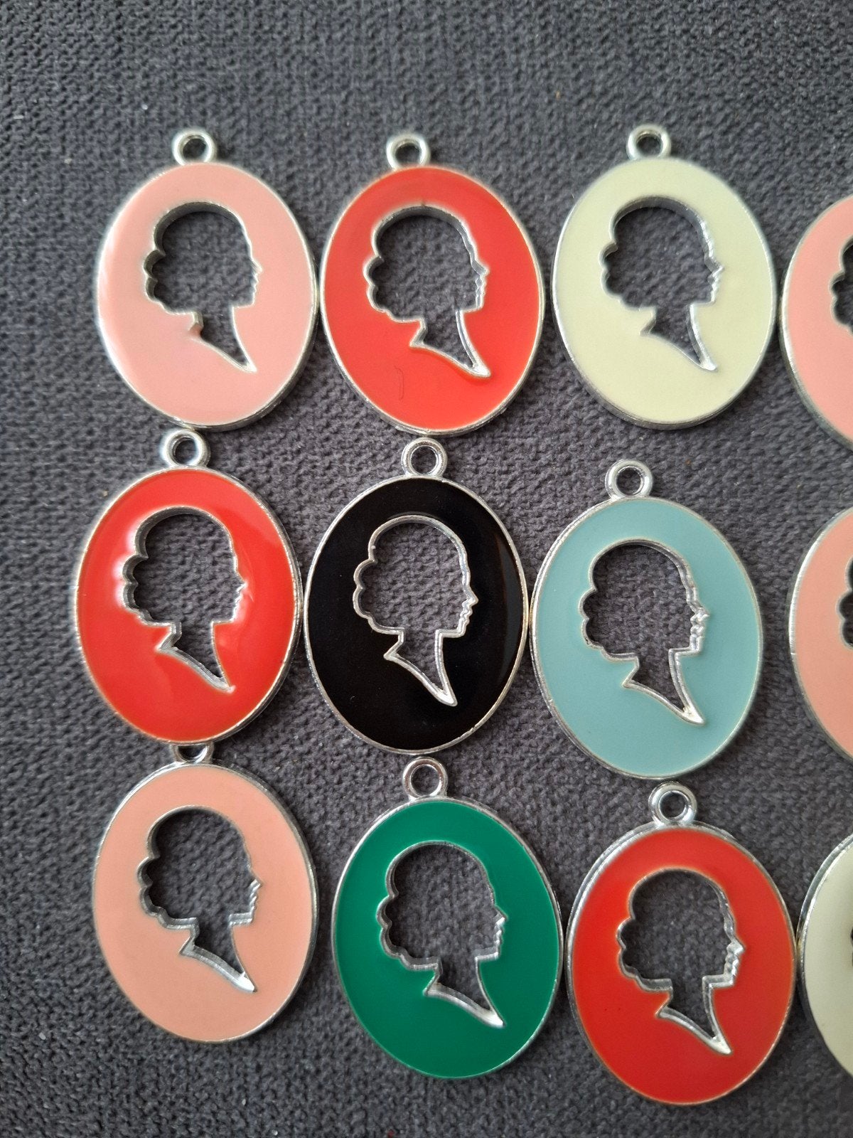 12 stuks partij hangers bedels metaal zilver rood roze, Overige materialen, -, -, Nieuw