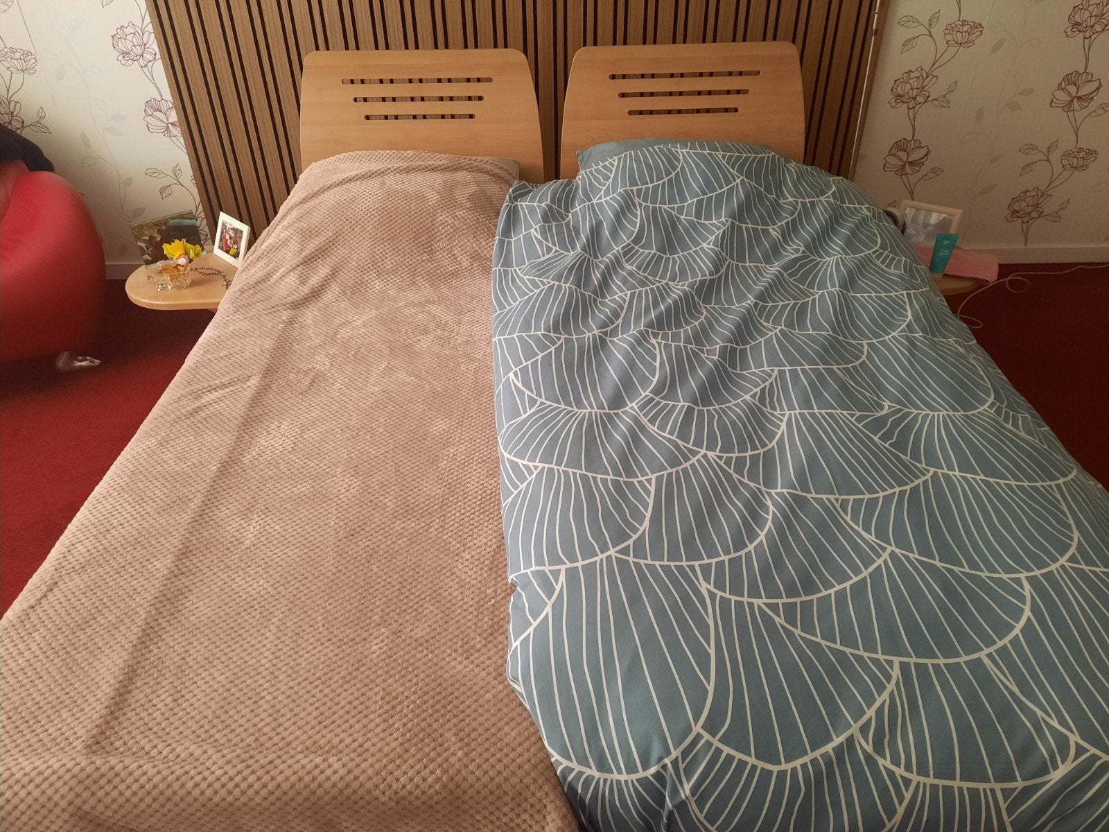 Beukenhouten tweepersoonsbed met spiraal, Ophalen, Tweepersoons, Zo goed als nieuw, 200 cm