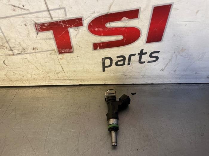 Injector (benzine injectie) van een Volkswagen Golf, Gebruikt, -, Volkswagen, -