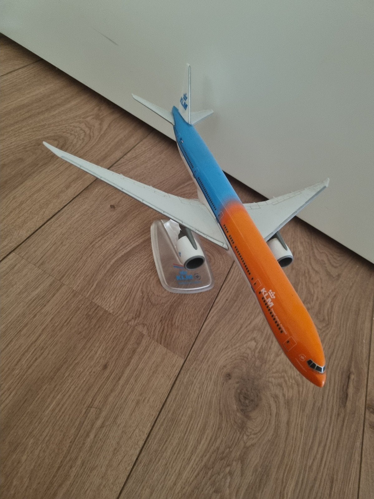 KLM Boeing 777 Schaalmodel - Oranje Pride Livery, Ophalen of Verzenden, Zo goed als nieuw, Schaalmodel