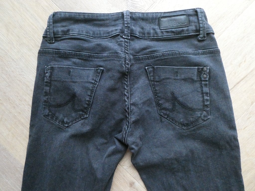 Zwarte LTB Molly Low Rise Super Slim spijkerbroek maat 28-32, Zwart, Ophalen of Verzenden, Zo goed als nieuw, LTB