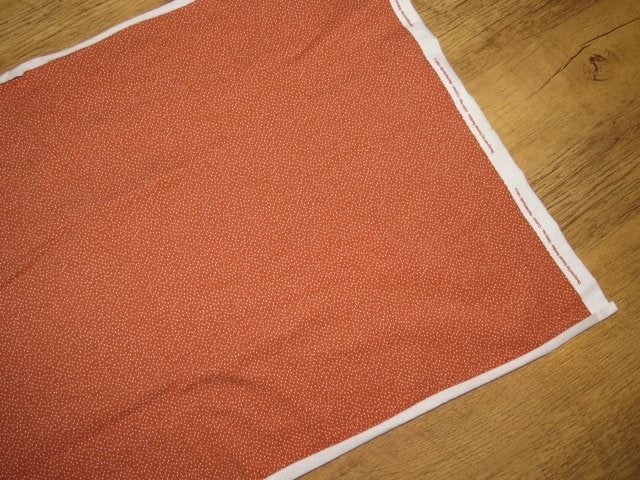Lap stof oranjebruine tricot met witte stipjes Stenzo NIEUW, Bruin, Nieuw, Ophalen of Verzenden, 30 tot 120 cm
