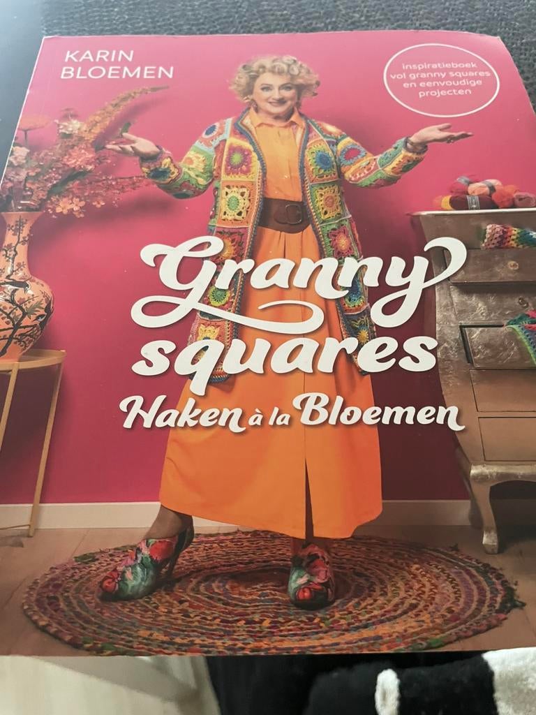 Boek v Karin Bloemen Granny Squares haken, Ophalen of Verzenden, Zo goed als nieuw, Haken, Patroon of Boek