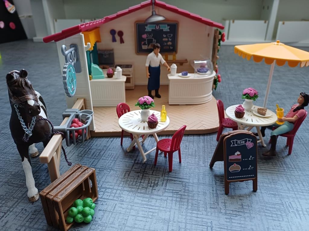 Mooi Schleich Cafe, Ophalen, Zo goed als nieuw