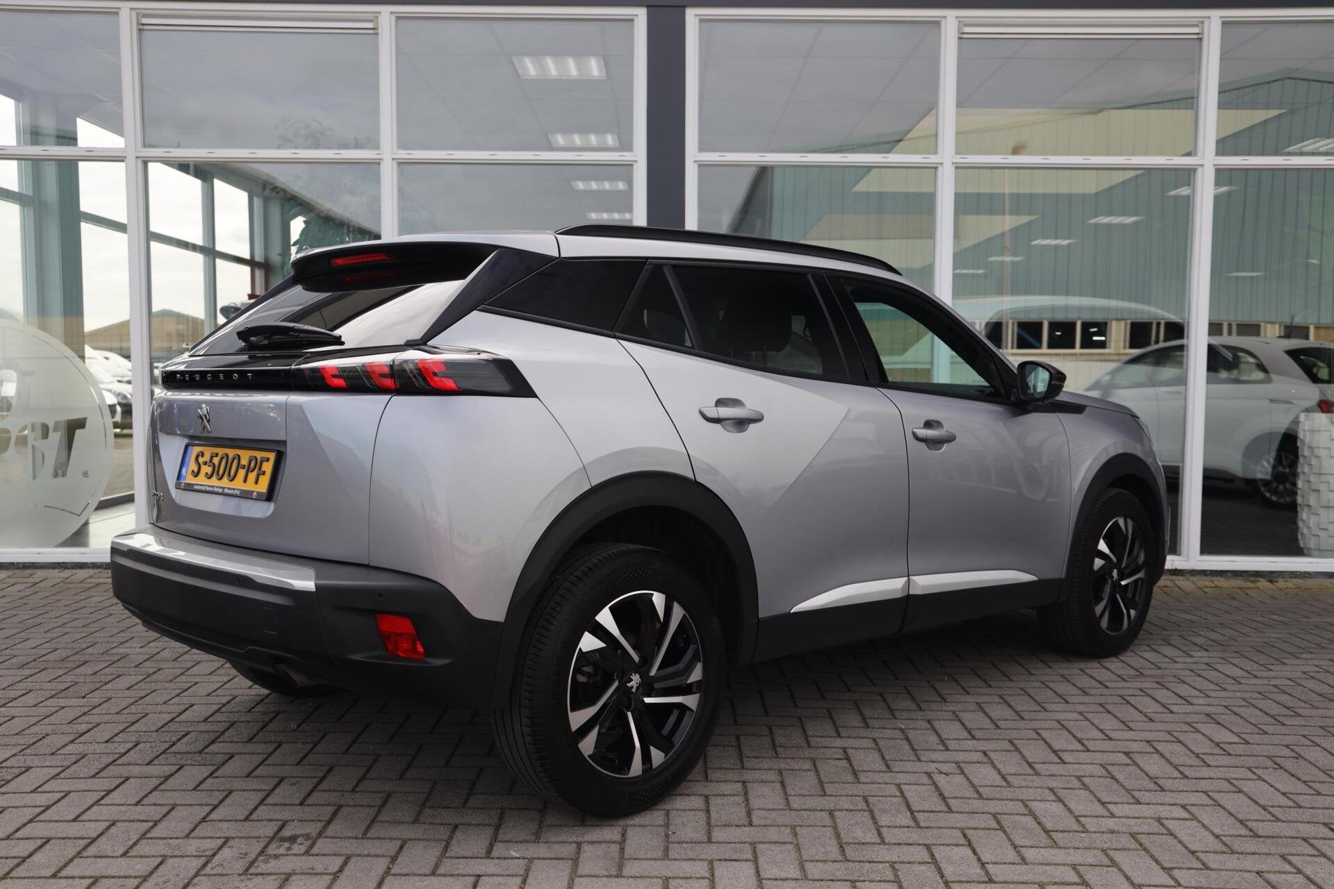 Peugeot 2008 1.2 PureTech Allure|Cruise control|Apple carpla, 101 pk, Gebruikt, Euro 6, 1199 cc