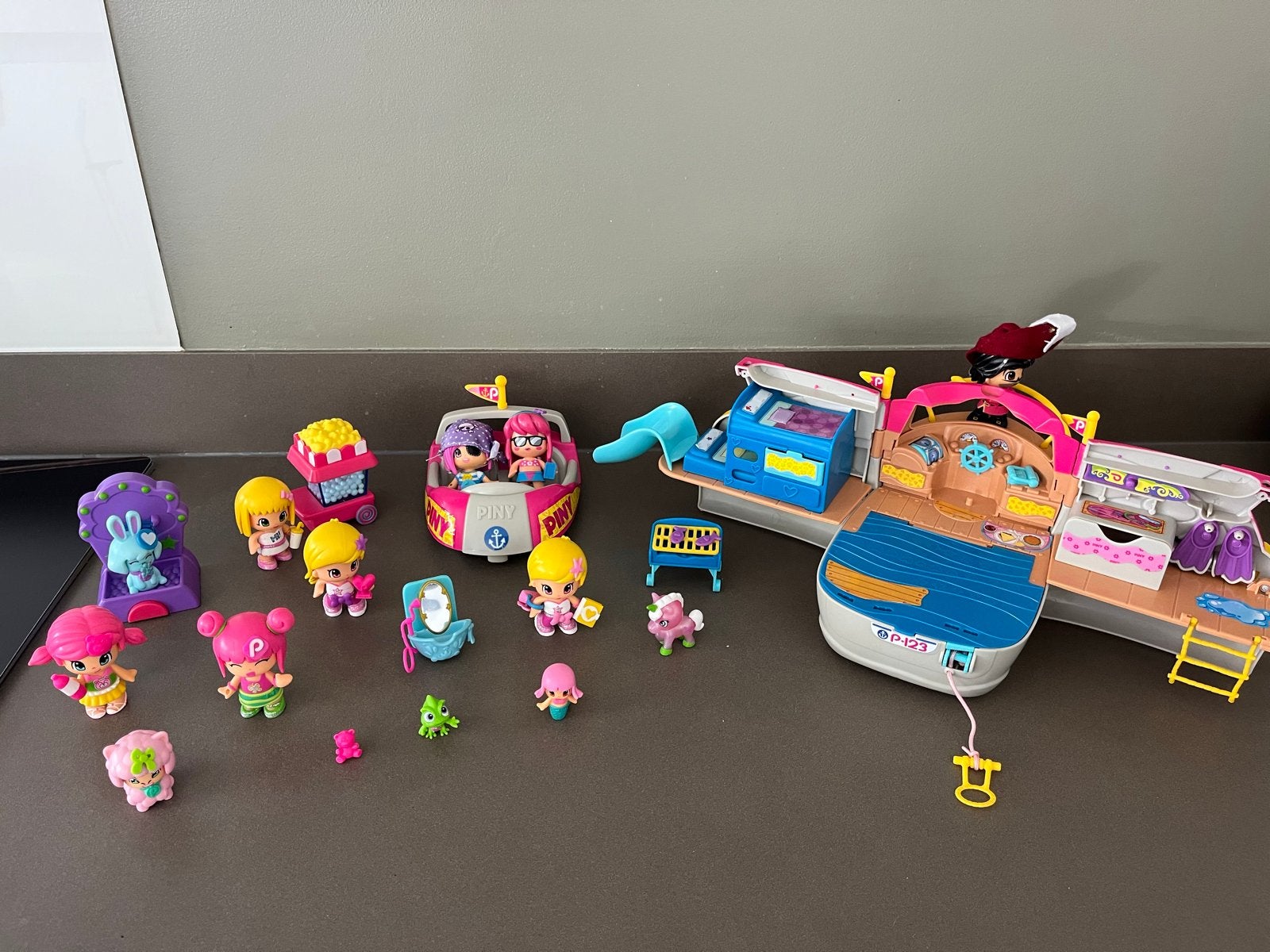 Pinypon speelset met boot, auto en diverse poppetjes, Kinderen en Baby's, Ophalen, Zo goed als nieuw, Overige typen