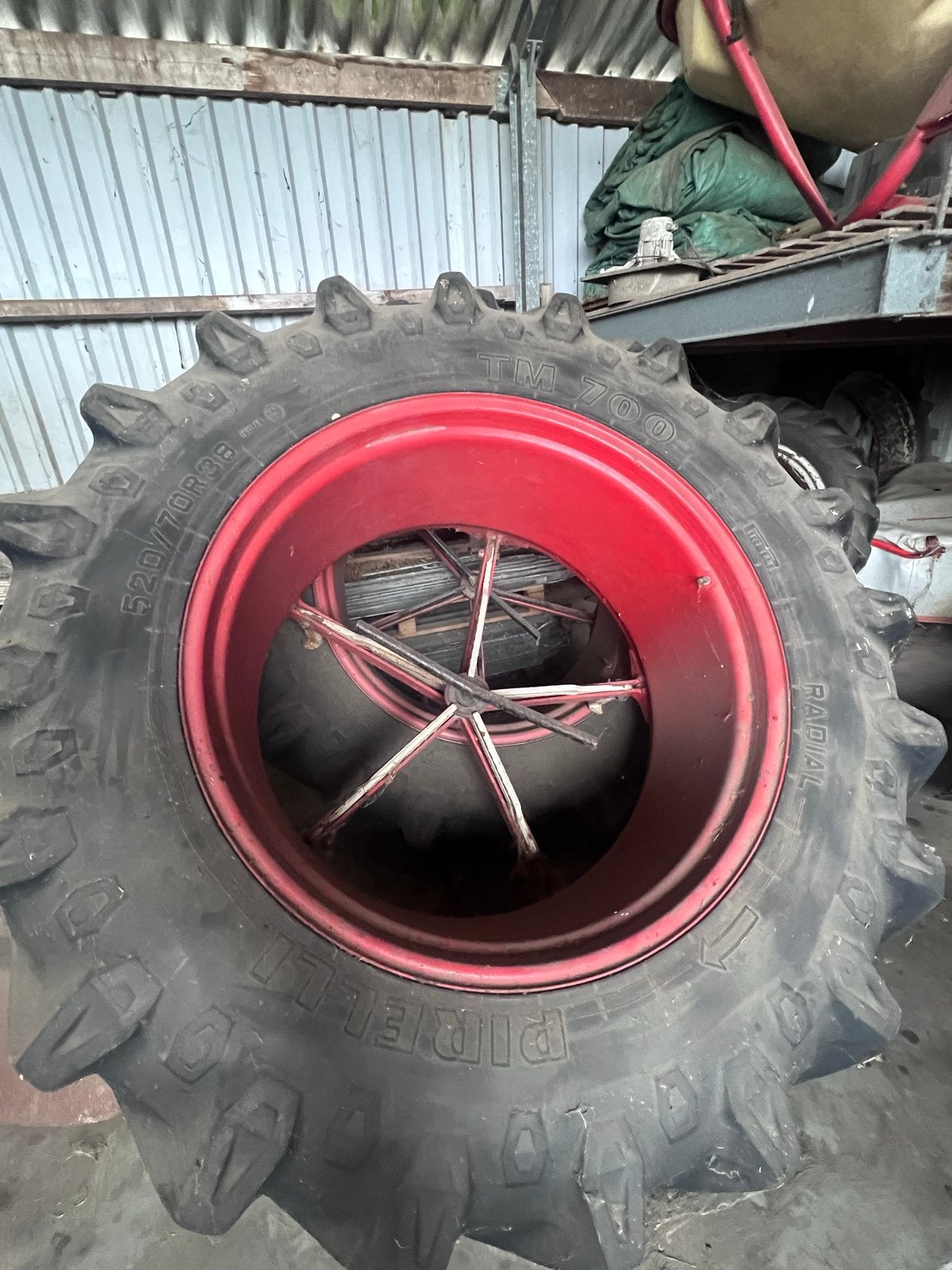 Pirelli dubbellucht trekkerbanden 520/70R38 (1 lek), Ophalen