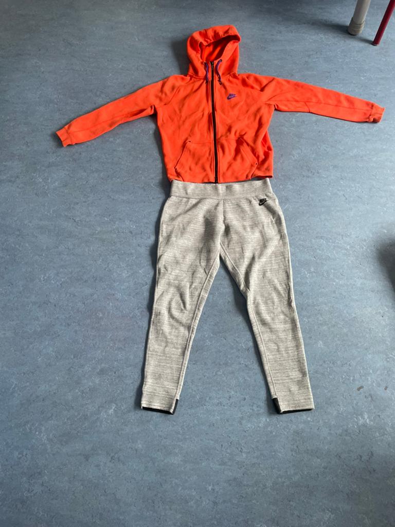 Nike pak voor dames maat S, Ophalen, Zo goed als nieuw