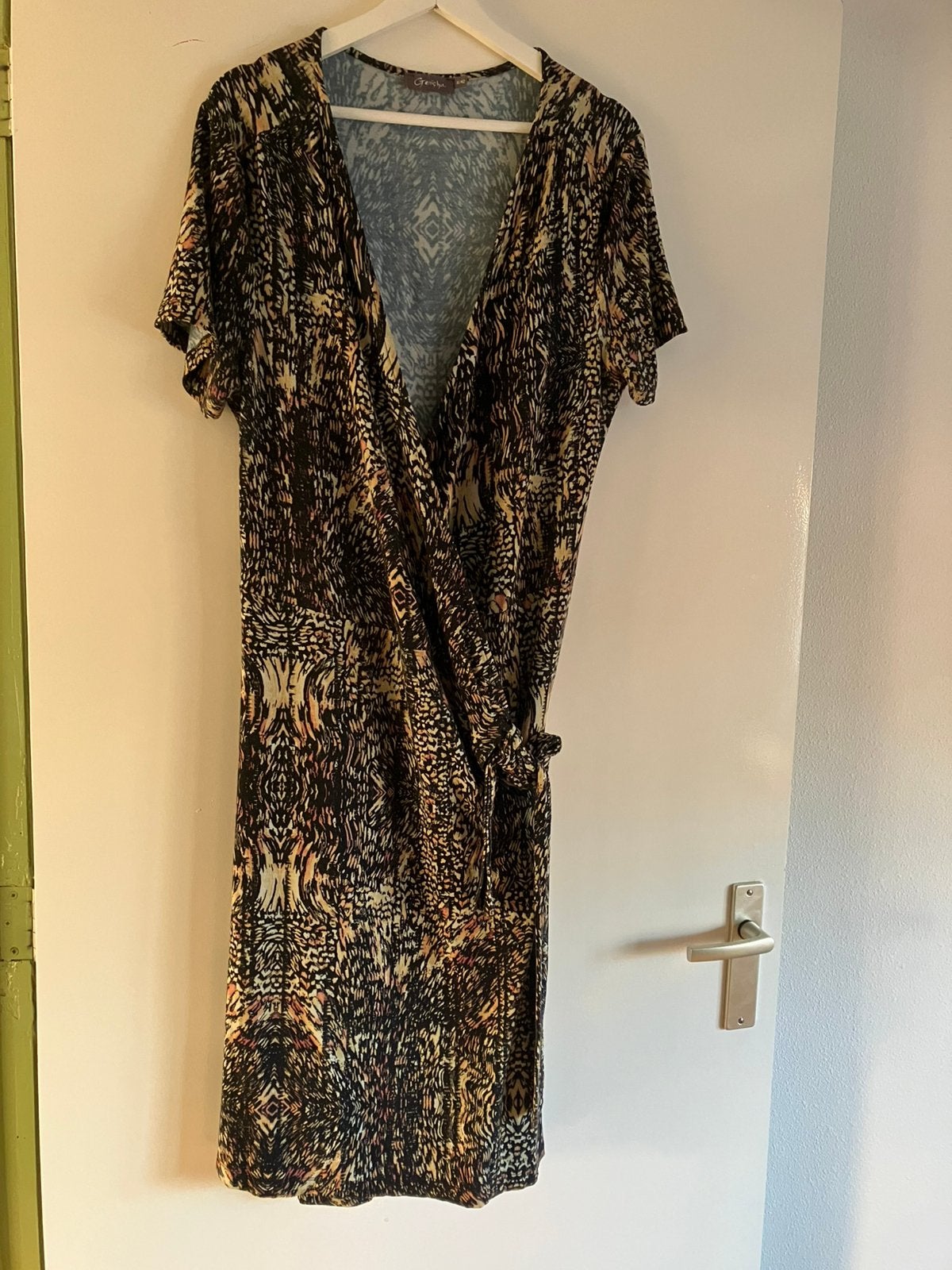 Geisha wikkeljurk XL/42, Kleding | Dames, Jumpsuits, Ophalen of Verzenden, Gedragen, Maat 42/44 (L), Bruin
