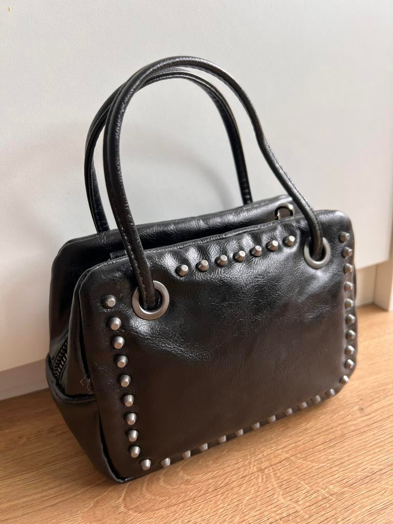 Mooie zara tas studs tas gothic tas vegan leer, Sieraden, Tassen en Uiterlijk, Tassen | Damestassen, Ophalen of Verzenden, Zo goed als nieuw