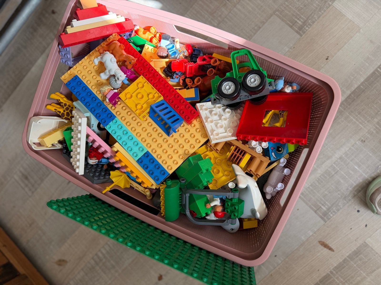 Grote bak Duplo met dierentuin, boerderij en camping sets, Kinderen en Baby's, Ophalen, Gebruikt, Overige thema's, Duplo