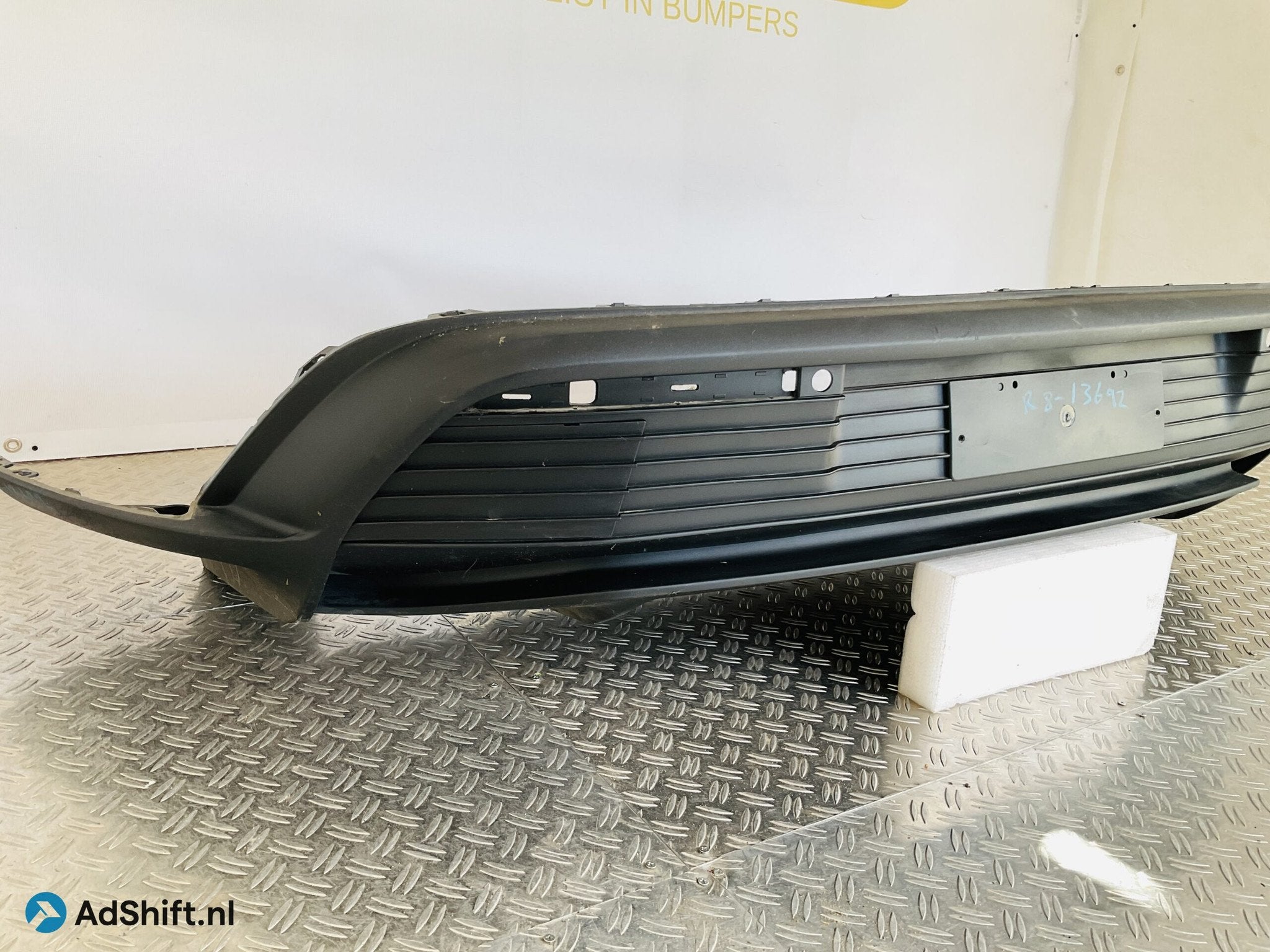 Bumper Porsche Taycan 9J1 pdc 9J18079831 Achterbumper 1-R8-1, Bumper