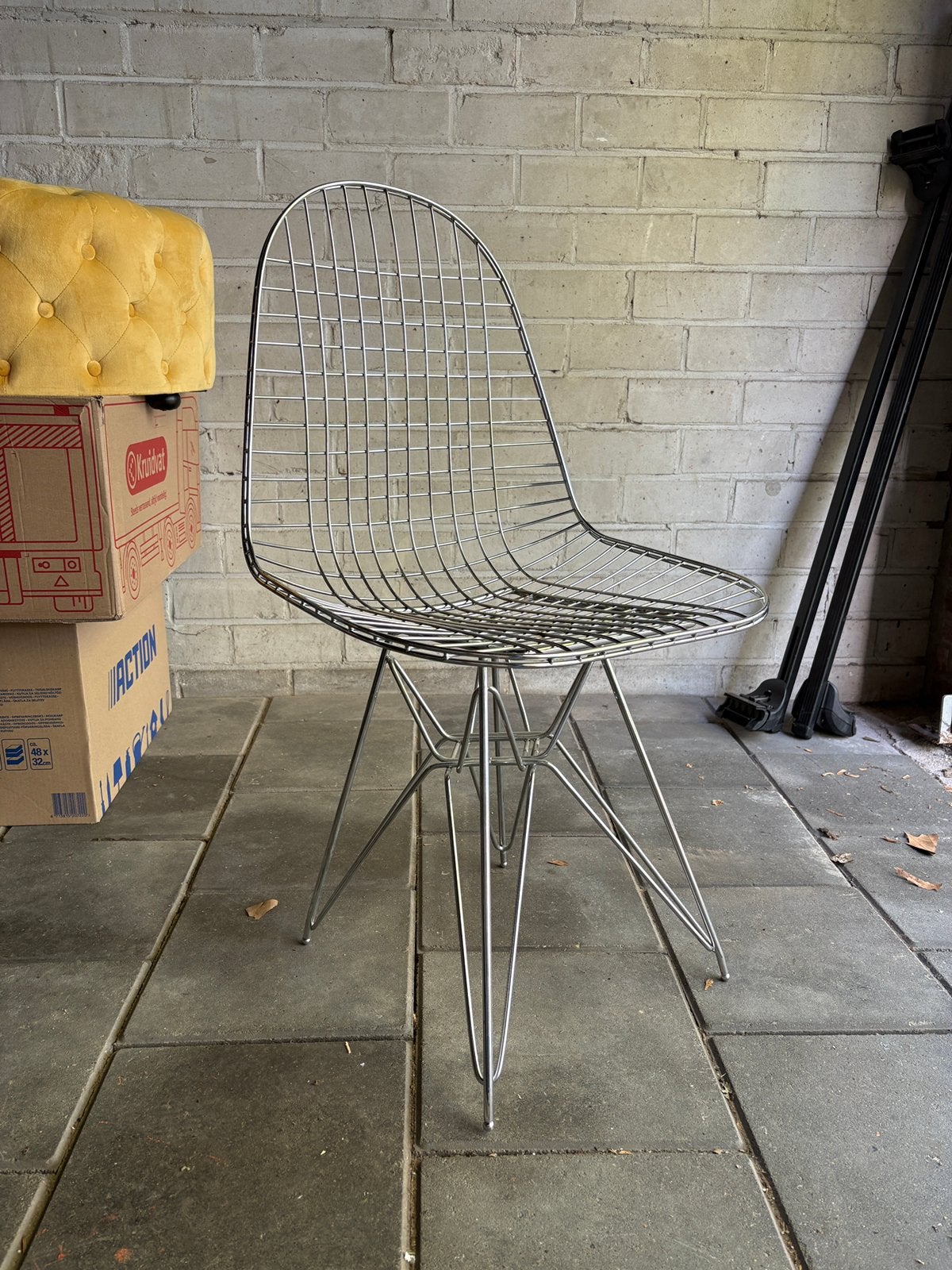 Draadstaal eetkamerstoel - in stijl van Vitra Wire Chair DKR, Ophalen, Zo goed als nieuw, Eén