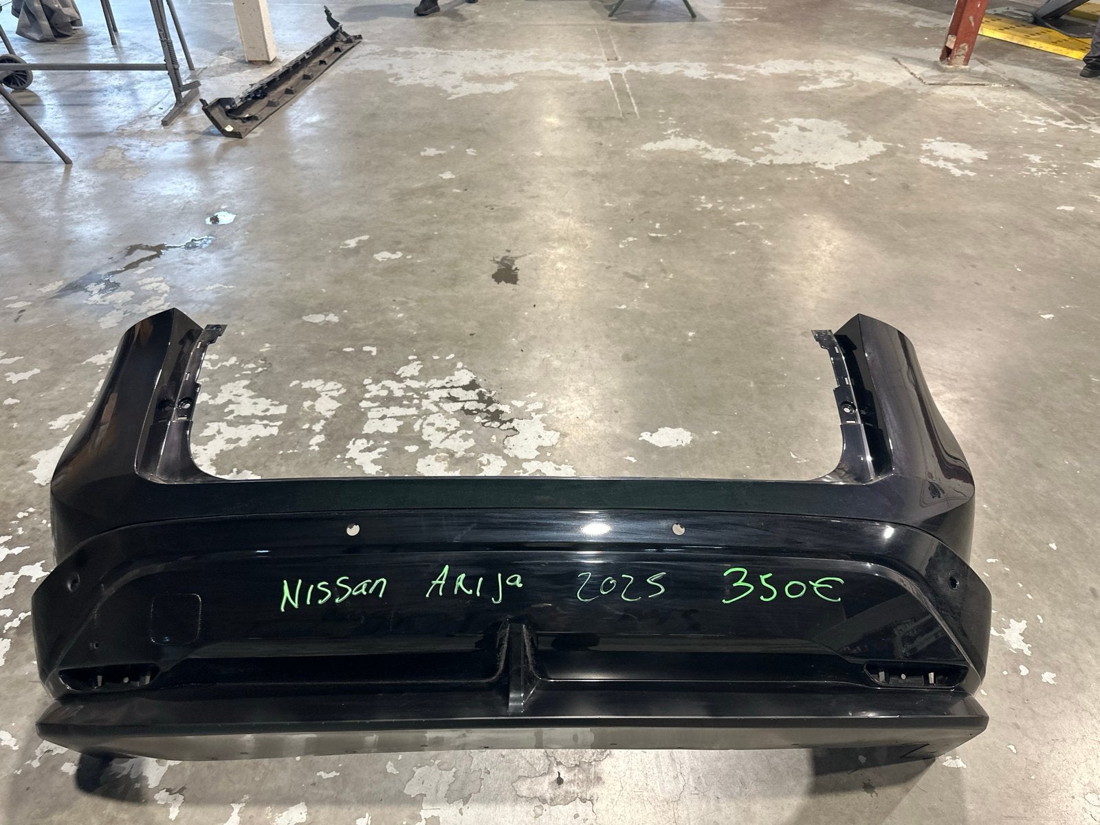 Nissan Ariya Achterbumper 2025 - Zwart, Gebruikt, Gebruikt, Ophalen of Verzenden, Achter, Bumper