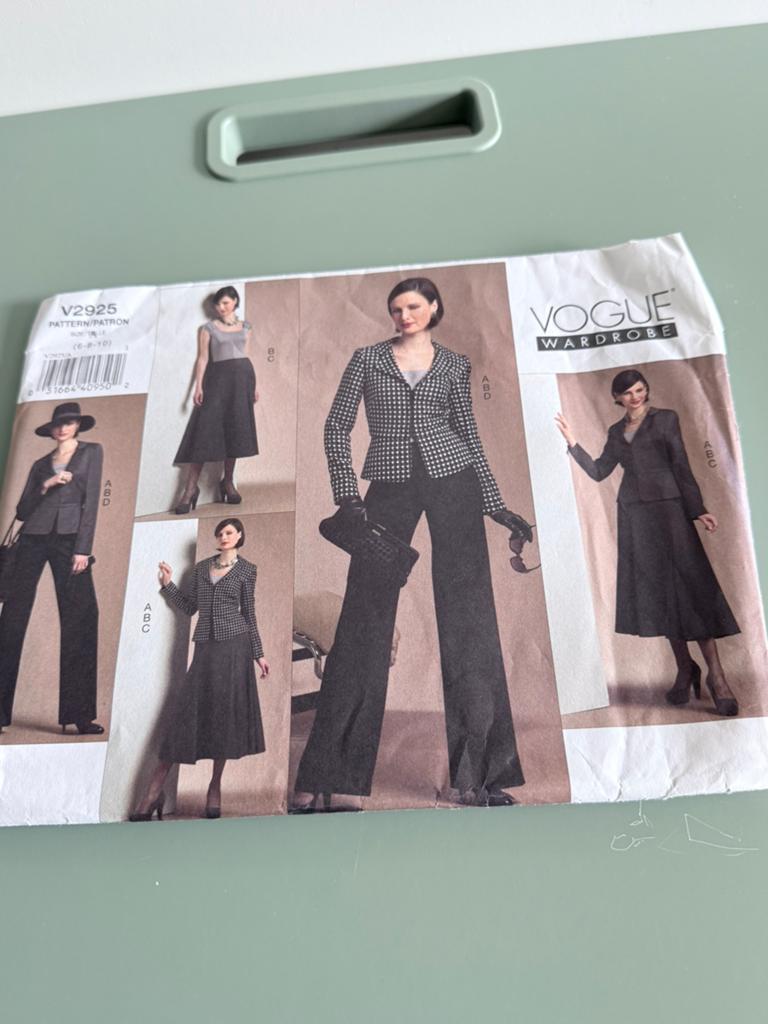 Vogue 2925 Wardrobe-collectie jasje top rok broek  mt 6 8 10, Ophalen of Verzenden, Nieuw, Vrouw, Overige merken