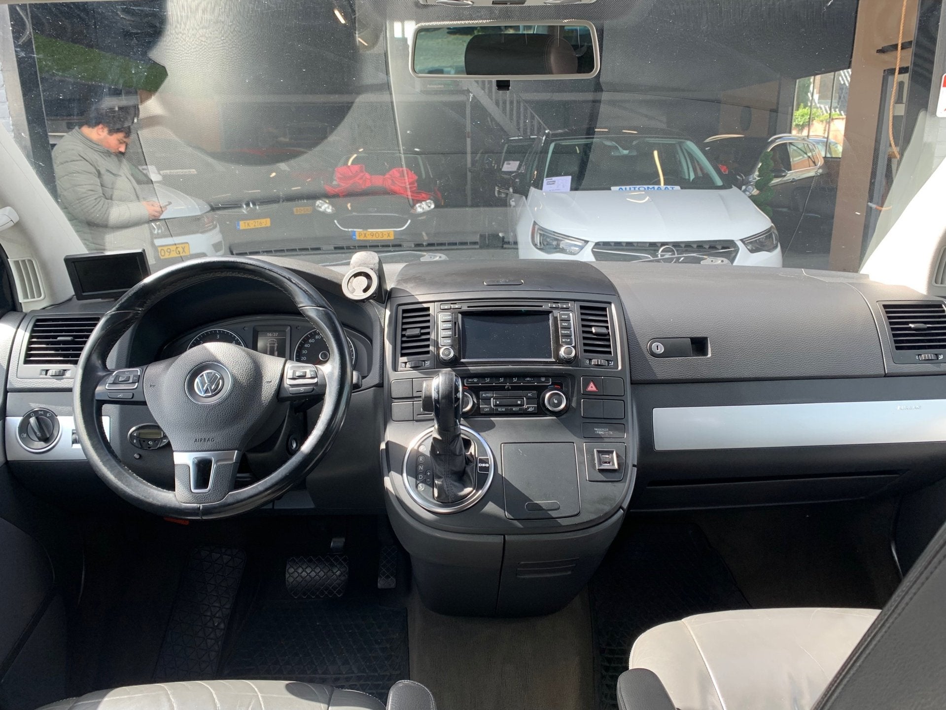Volkswagen MULTIVAN |Camper|Trekhaak|D.riem vv|Leder|Cruise, Automaat, Euro 5, Gebruikt, Zwart