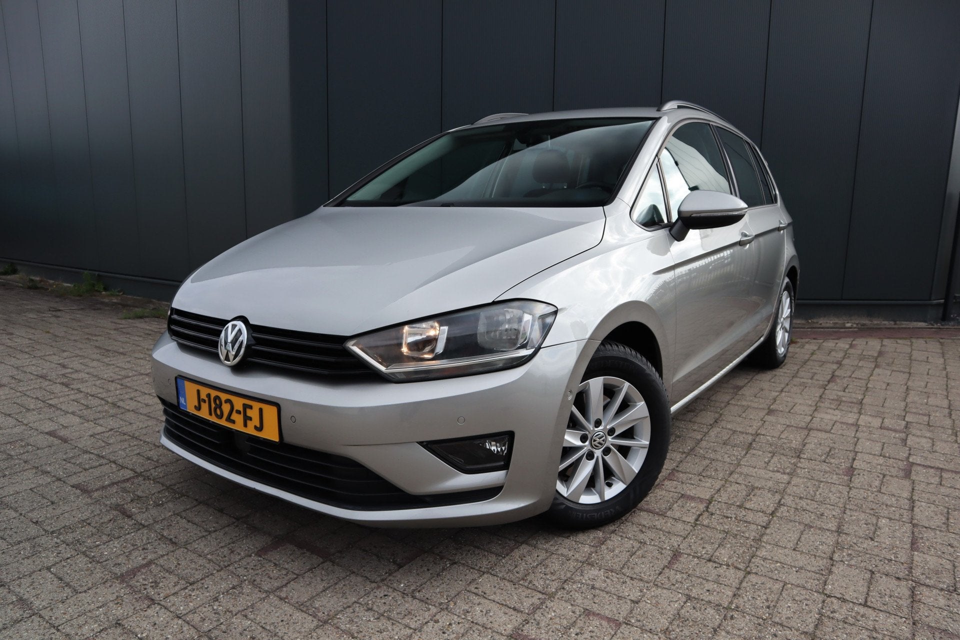 Volkswagen Golf Sportsvan 1.2 TSI Highline Automaat Navigati, 12 maanden, Stof, Gebruikt, 4 cilinders