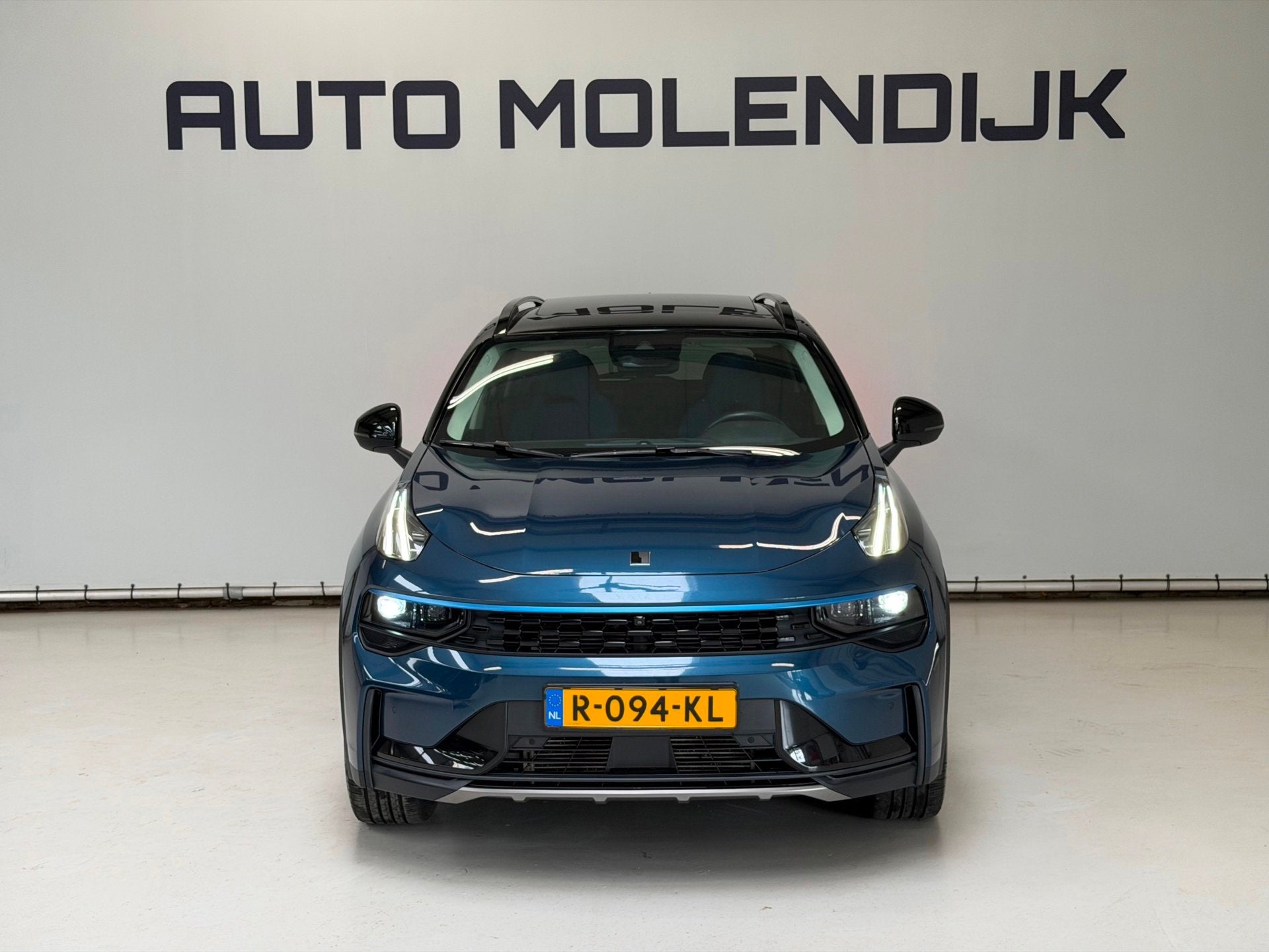 Lynk & Co 01 1.5 PHEV / Pano / Trekhaak / 360 Cam / dealer o, Auto's, Dealer onderhouden, Blauw, 120 €/maand, Bedrijf
