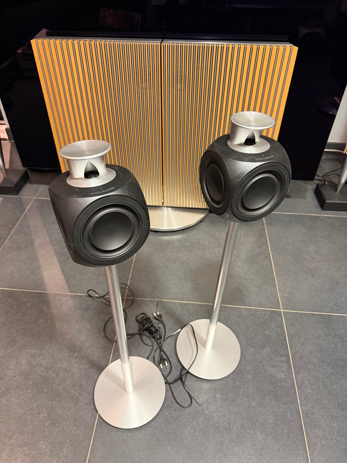 Bang & Olufsen Beolab 3 Mk2 met gebruikssporen b&o, 150 watt of meer, Stereo speakers, Gebruikt, Inclusief muurbeugels