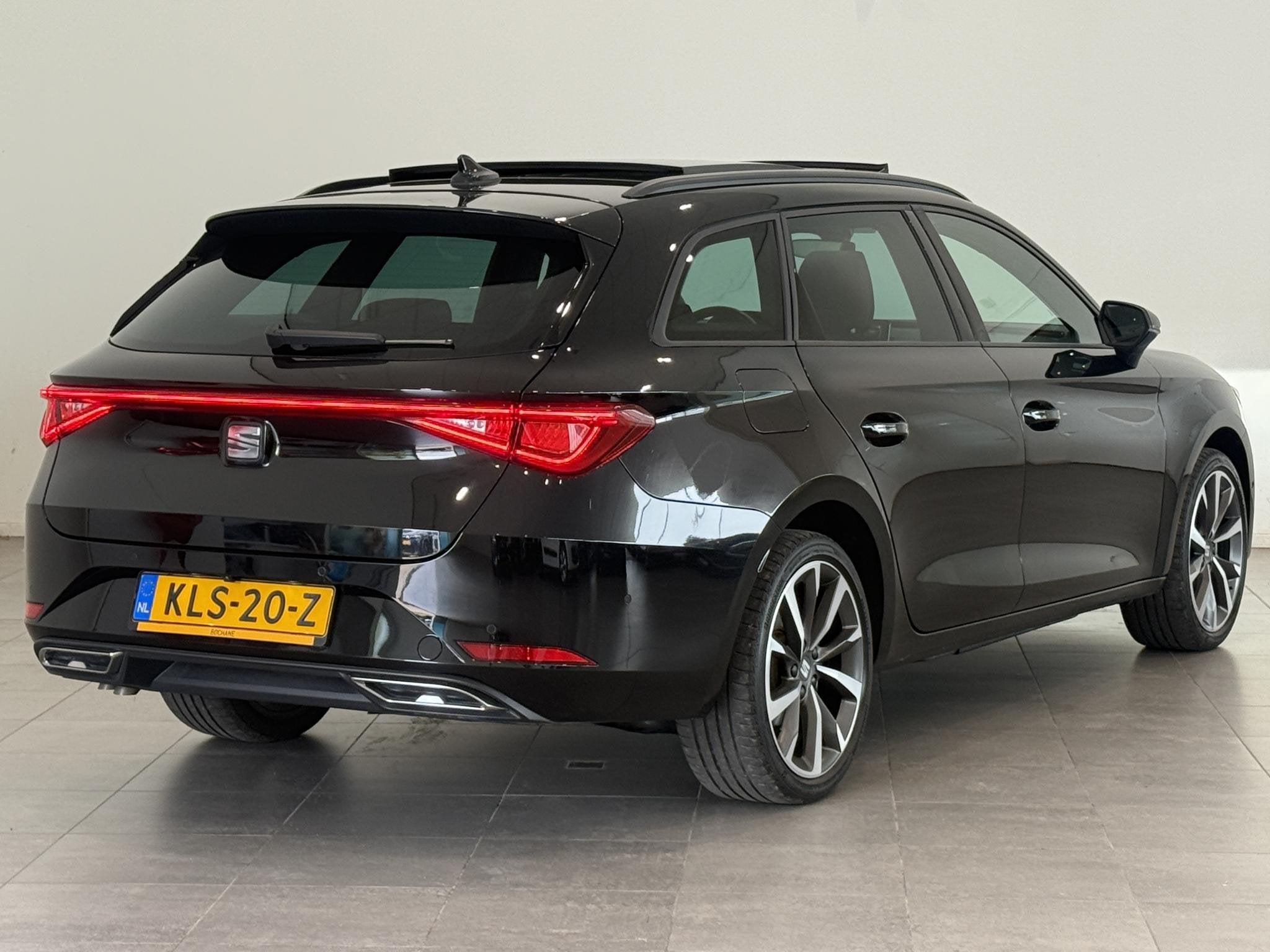 SEAT Leon Sportstourer 1.4 TSI eHybrid PHEV FR Business Inte, Auto's, Gebruikt, 4 cilinders, Met garantie (alle), Leon