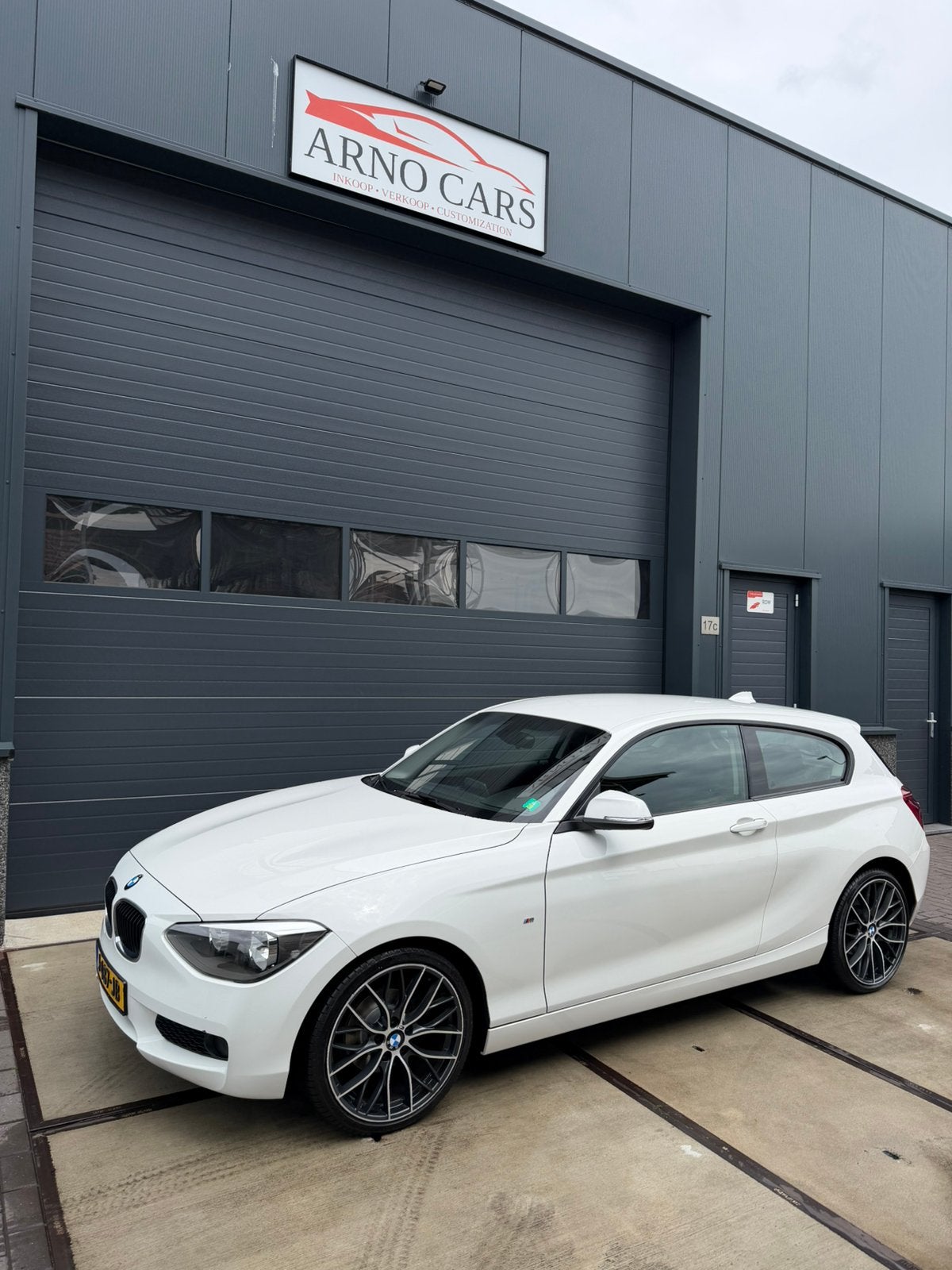 BMW 1-Serie 114i 3-DR 2013 Wit - COMPLEET IN ORDE - APK ✅, 1-Serie, 4 cilinders, Wit, 102 pk