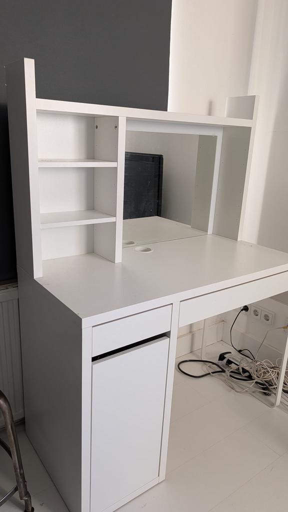 Witte make-up tafel met spiegel en Jordan sticker, Huis en Inrichting, Tafels | Kaptafels, Ophalen, Gebruikt, Hout, 100 tot 150 cm