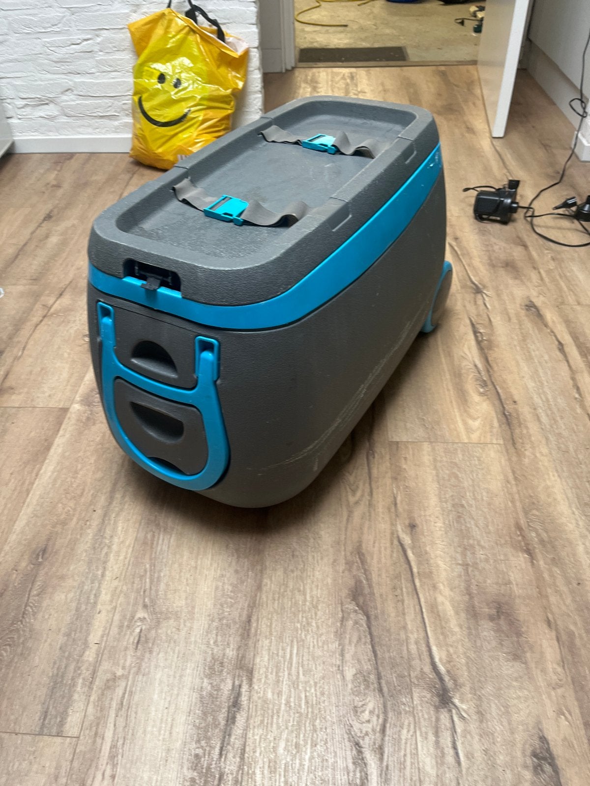 Kampa Chila 65 ltr Koelbox - Ideaal voor Camping & Reizen, Ophalen, Gebruikt, Koelbox, Koelelement