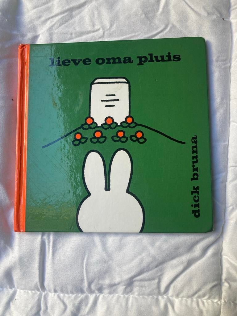 Lieve Oma Pluis - Dick Bruna (Miffy), Boeken, Ophalen of Verzenden, Gelezen, Fictie algemeen