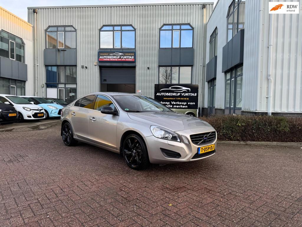Volvo S60 1.6 T4F Kinetic, Auto's, Volvo, Voorwielaandrijving, Gebruikt, 4 cilinders, S60