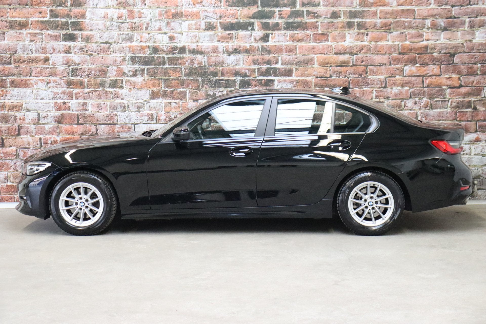 BMW 3 Serie Sedan 320i Executive Edition Automaat / Trekhaak, Auto's, BMW, Automaat, 1998 cc, Gebruikt, Euro 6